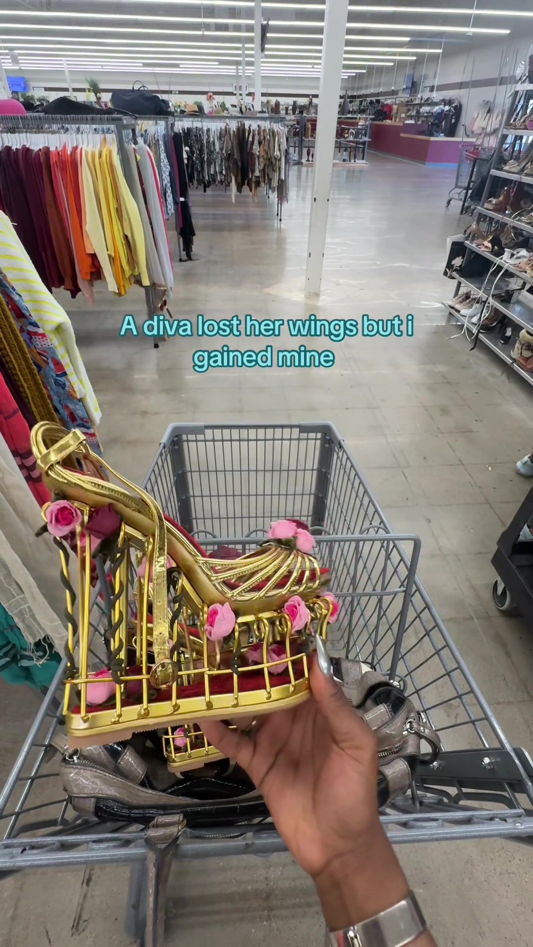 Those gold one ??? #thriftedfinds #thriftshop #thrifting #thrift #thriftedshoes 