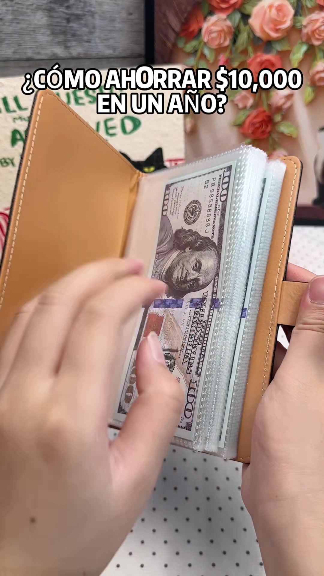 100-PAGE LOCKABLE SAVINGS BOOK TO HELP YOU ORGANIZE AND REACH YOUR SAVINGS GOALS